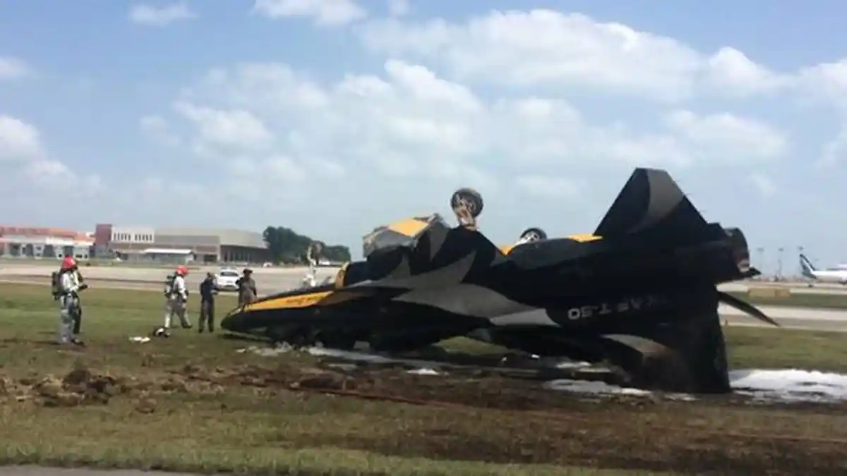 BEREDAR Video Detik-Detik Pesawat Korsel Terbakar di Changi Singapura. Begini Kondisi Pilotnya