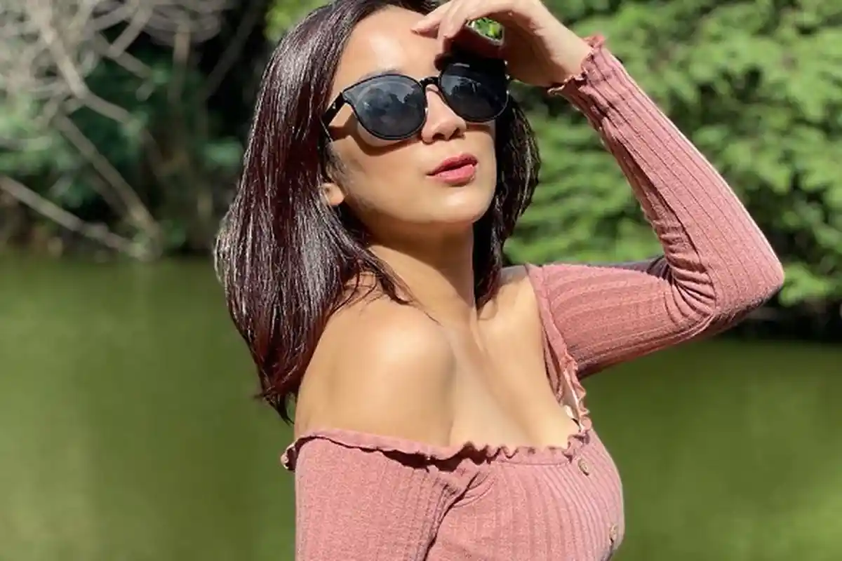 Sudah Tahun 2022 Tapi Pesonanya Enggak Pudar, Intip Pose Tante Ernie yang Kini Sudah Jadi Nenek