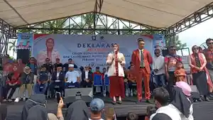Deklarasi-pencalonan-Evi-Susanti-Rico-menangis-ditinggalkan-Gerindra.jpg
