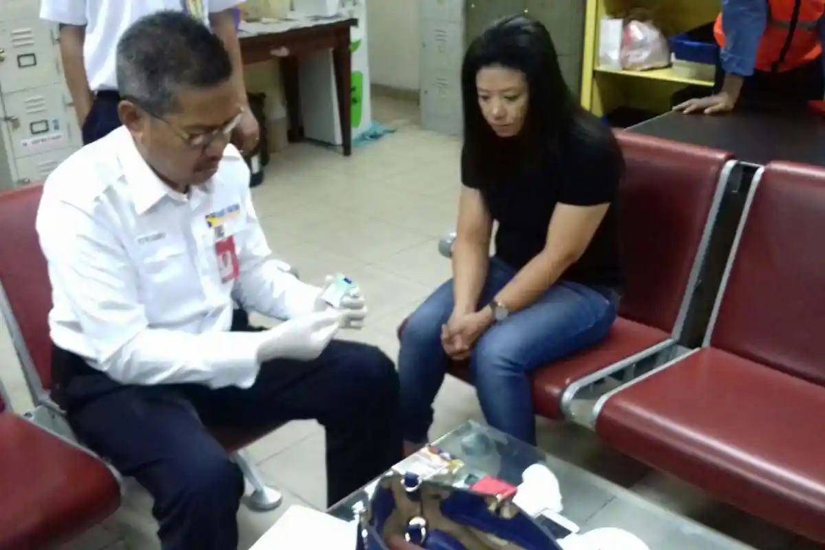 NEKAT. Wanita Ini Sembunyikan Narkoba di Belahan Dada Sebelum Masuk Bandara Hang Nadim