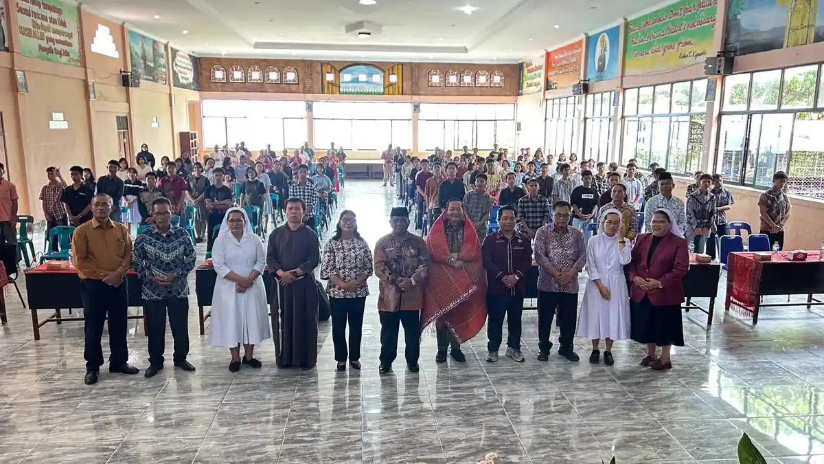 Fraksi PDIP Komisi XIII DPR RI, Rapidin Edukasi dan Ajak Pelajar Samosir Melek Hukum dan HAM