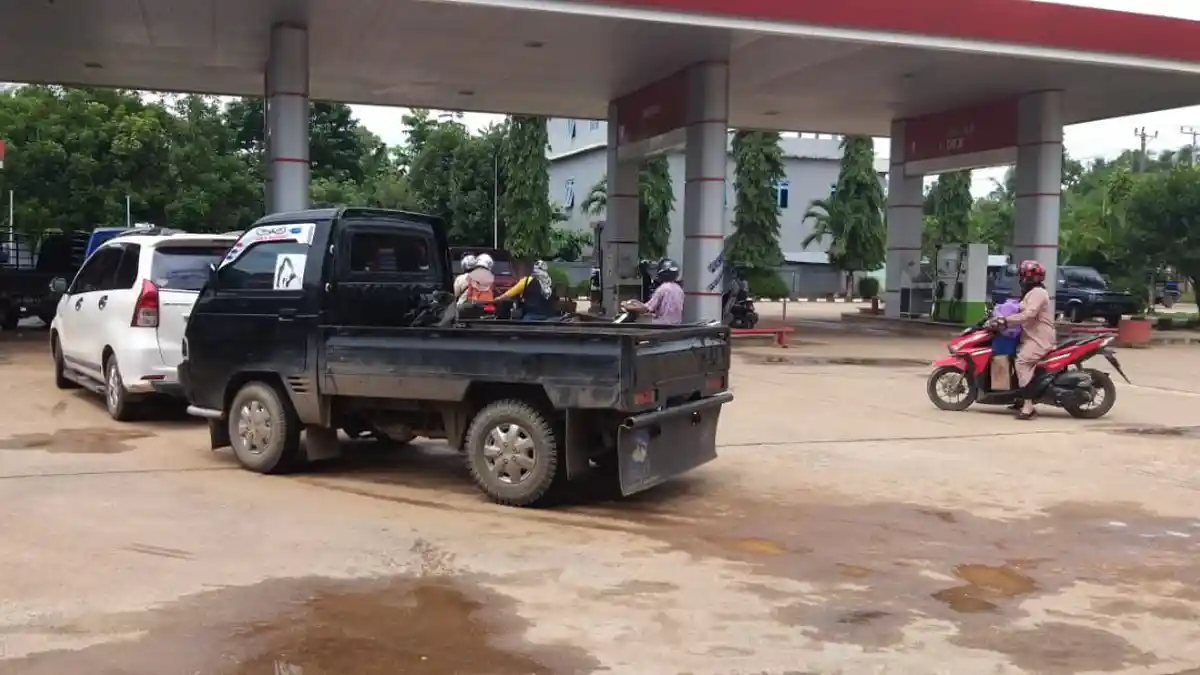 Banjir, Pasokan BBM di Tala Mengalir Lancar Meski Pembelian Masih Dibatasi