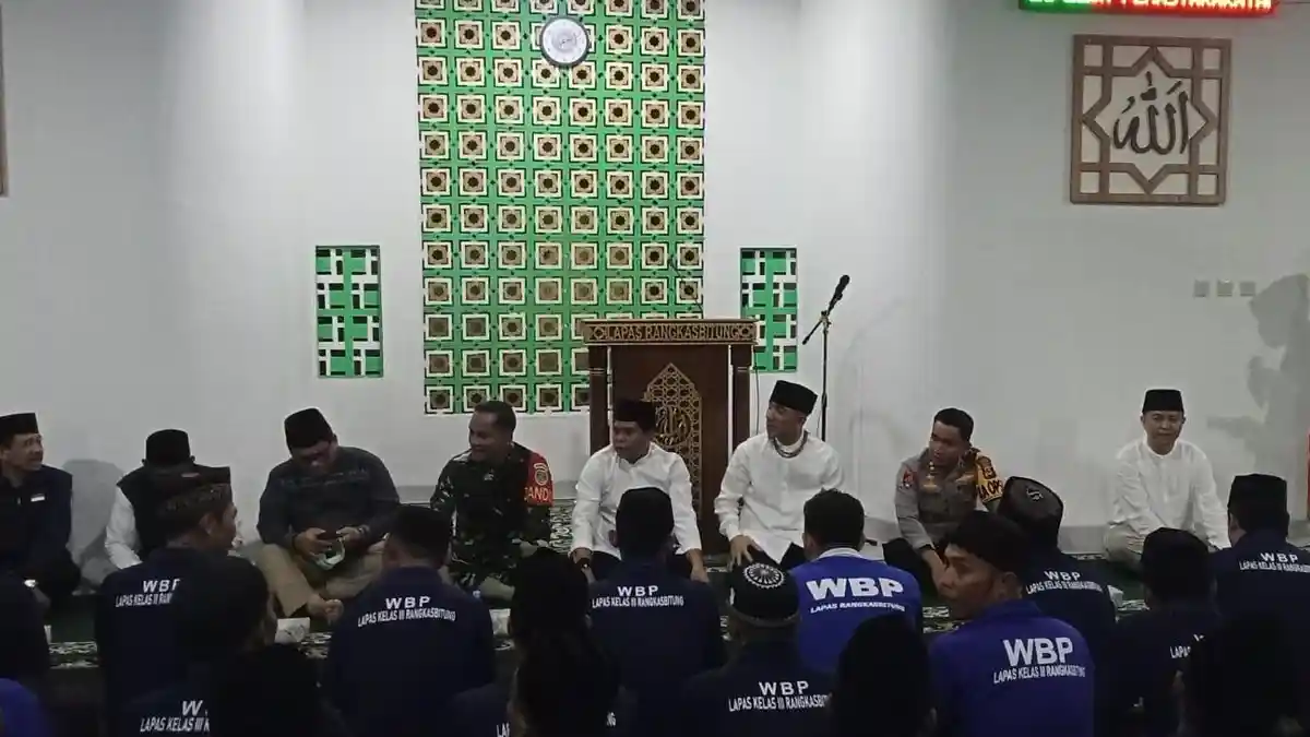 Bupati Lebak Hasbi Bersama Forkopimda Kunjungi WBP di Rutan Rangkasbitung pada Malam Idulfitri 2025