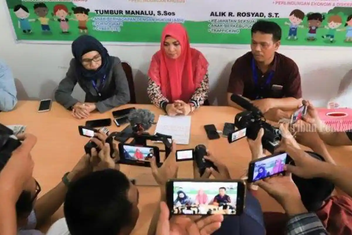 Siswi SMP Dikeroyok 12 Siswa SMA di Pontianak. Berawal dari Masalah Asmara dan Celoteh di Facebook