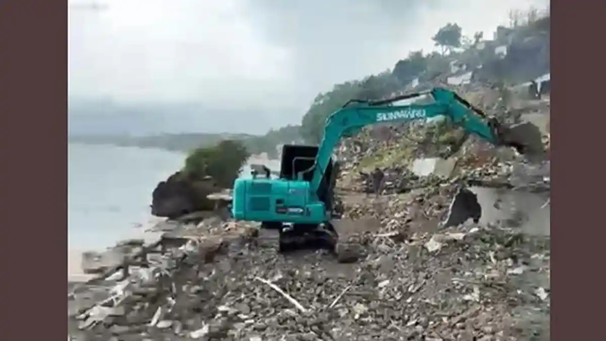Terkait Pantai Bingin, Bupati Adi Arnawa: Bukan Dibiarkan, Alat Berat Digunakan Normalisasi Sungai