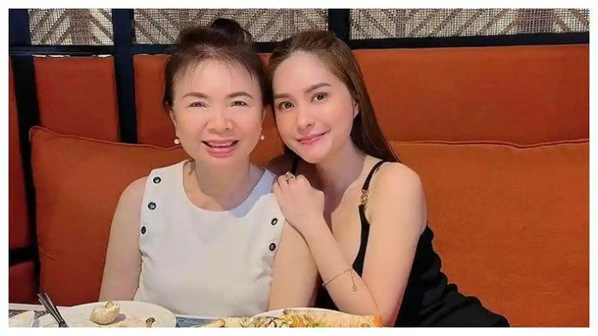 Kecantikan Artis Ini Bak Tak Ada Cela, Potretnya Bersama Mertua Banjir Pujian