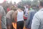 Petugas-dan-warga-mengevakuasi-jenazah-korban-yang-hanyut.jpg