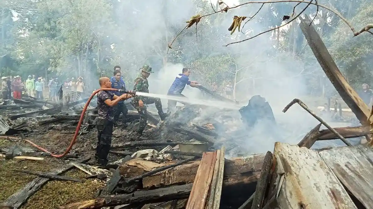 Kebakaran Rumah di Desa Tuju Jeneponto Sulsel, 2 Motor Ikut Ludes