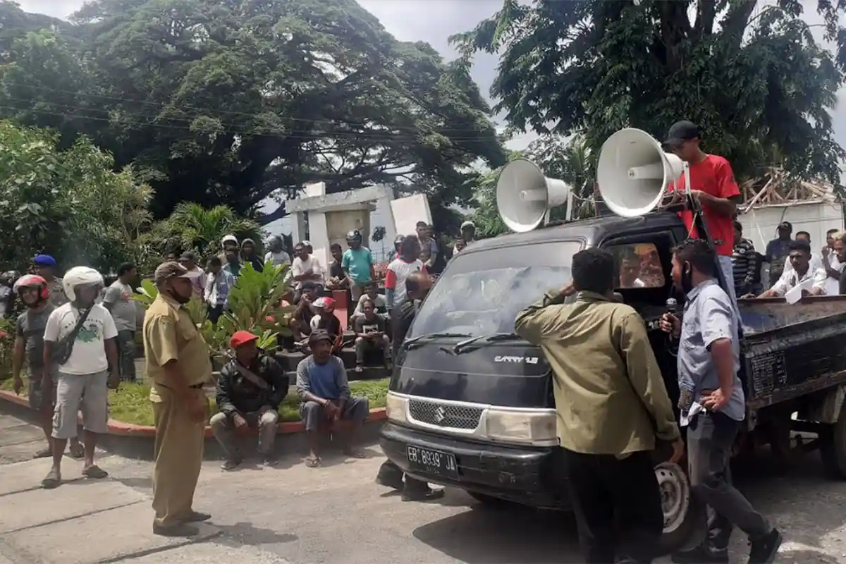 Tuntut Proses Tersangka Korupsi, Forum Masyarakat Alor Demo di Gedung Wanita