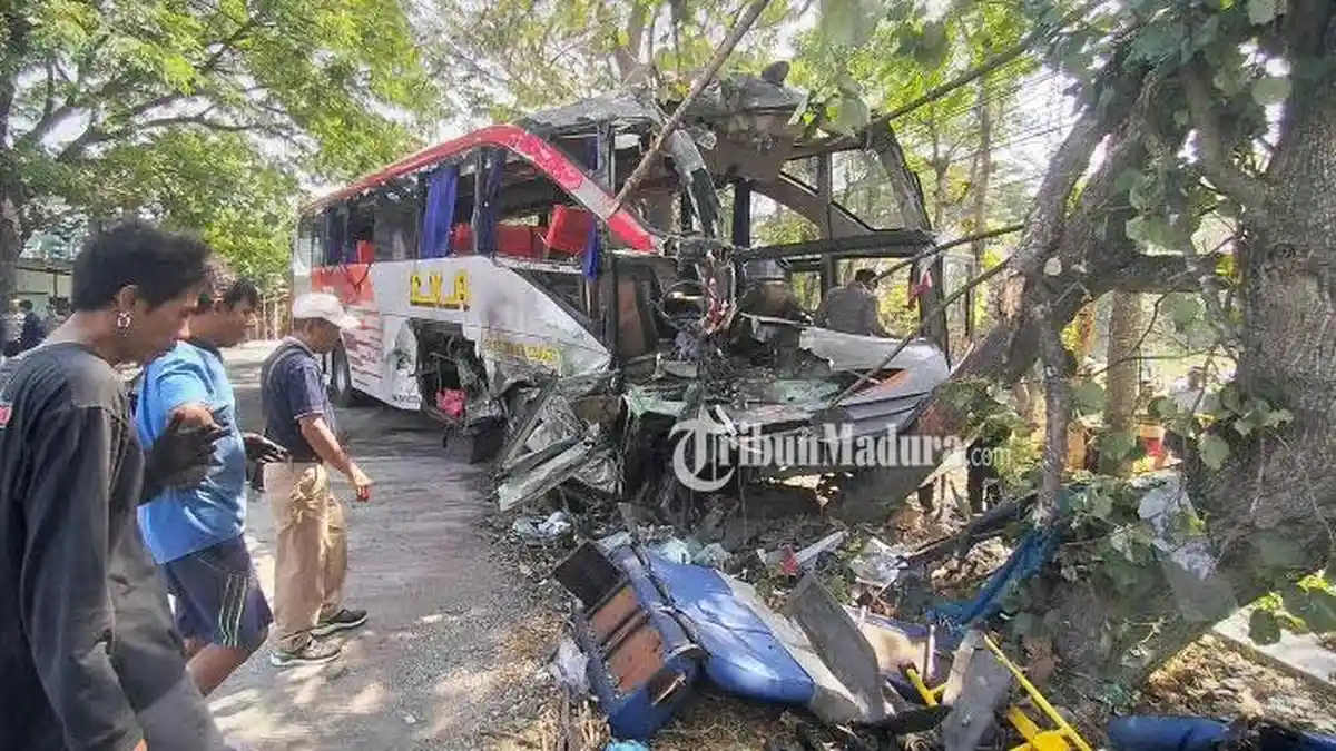 Kecelakaan Maut Bus Eka dan Bus Sugeng Rahayu di Ngawi, Dua Sopir Bus Tewas, Polisi Datangi TKP