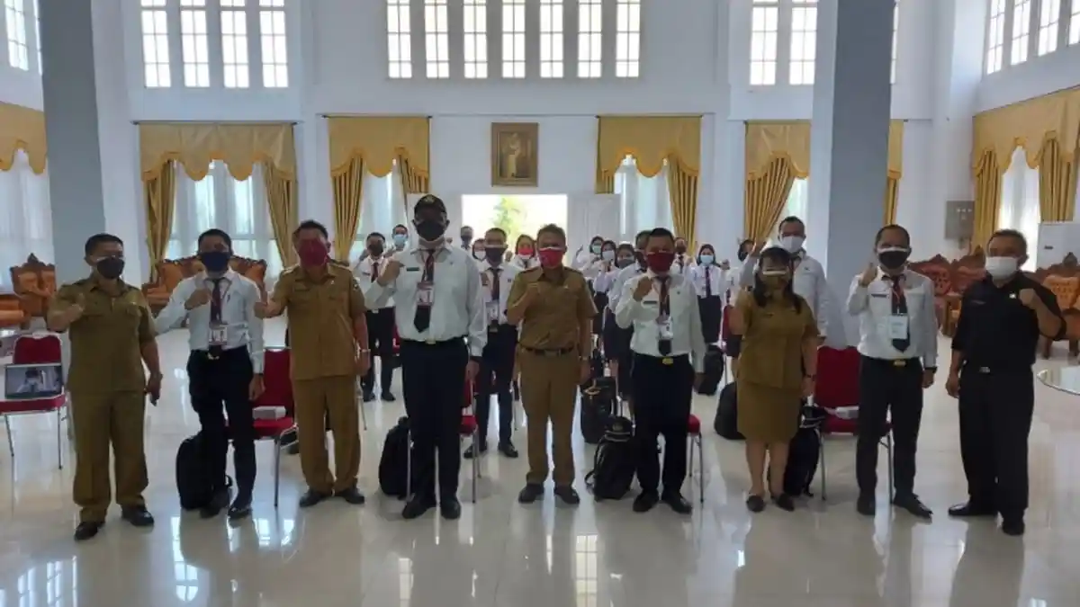 Edwin Roring Berikan Materi ke 21 Peserta Pelatihan Dasar CPNS ...