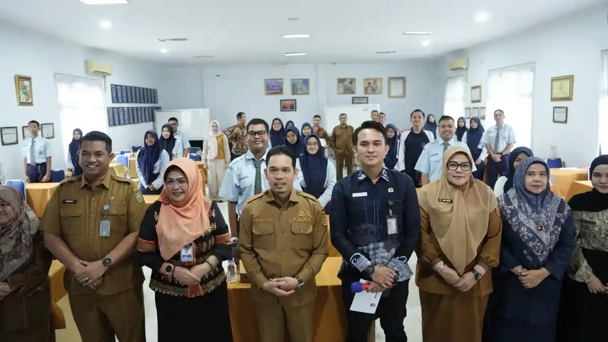 DPD RI Goes to School di SMA 8 Pekanbaru, Pelajar Diajak Kenali Peran ...