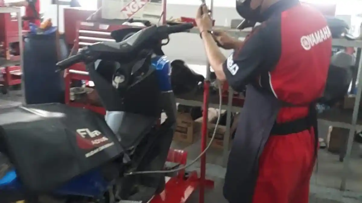 Simak Cara Bersihkan Injektor Yamaha Menggunakan Model Infus