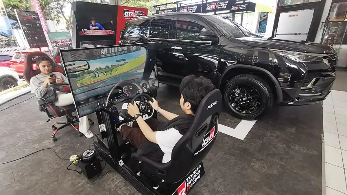 Foto Keseruan Adu Cepat Mengendarai Mobil Toyota GR Dalam GR Simulator ...