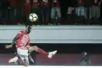 bali-united-vs-borneo-fc_20180721_214628.jpg