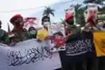 Massa dari Ormas Islam Demo Konjen Prancis di Kota Surabaya