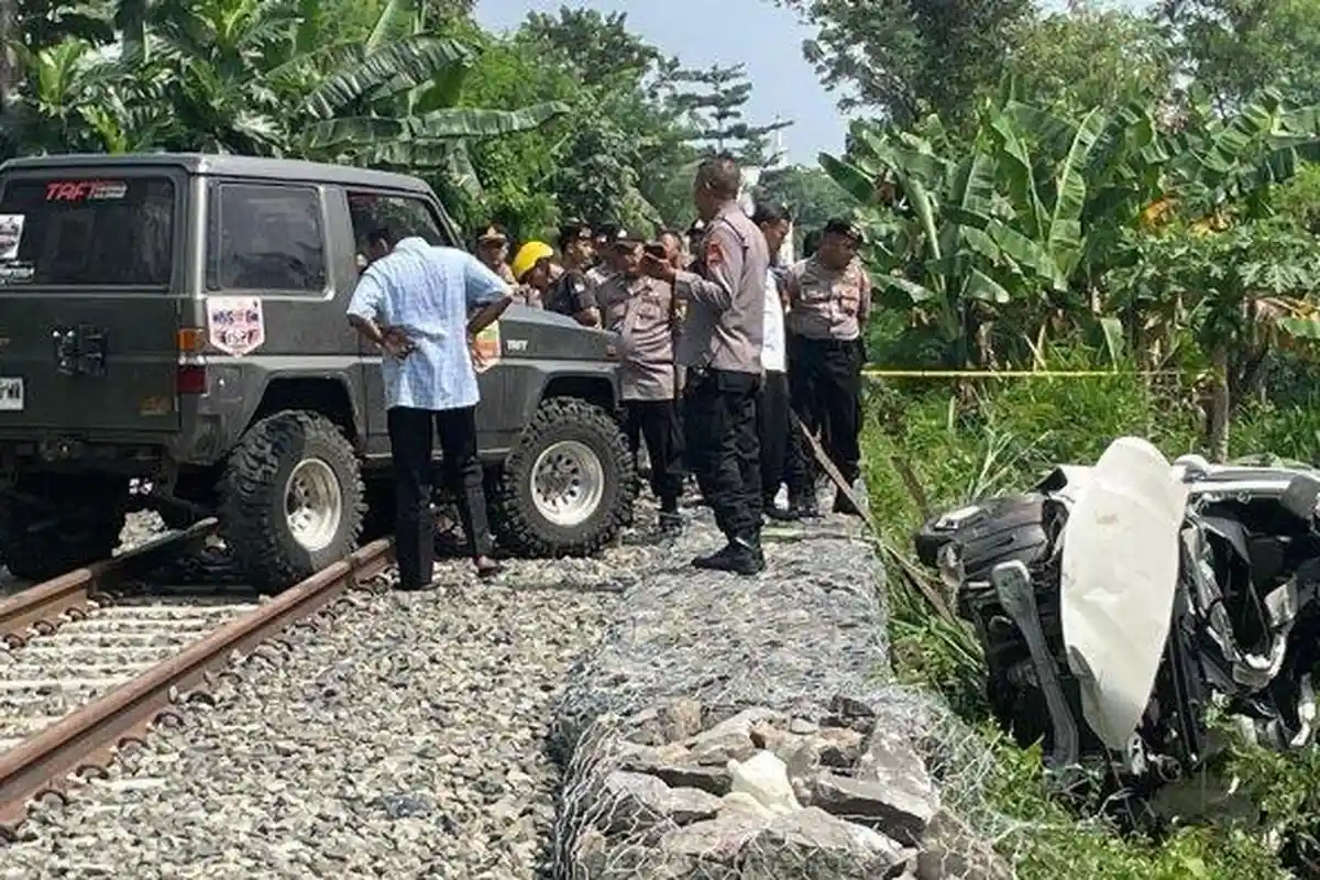 Satu Keluarga Tewas Kecelakaan Mobil dengan Kereta Api di Sukoharjo