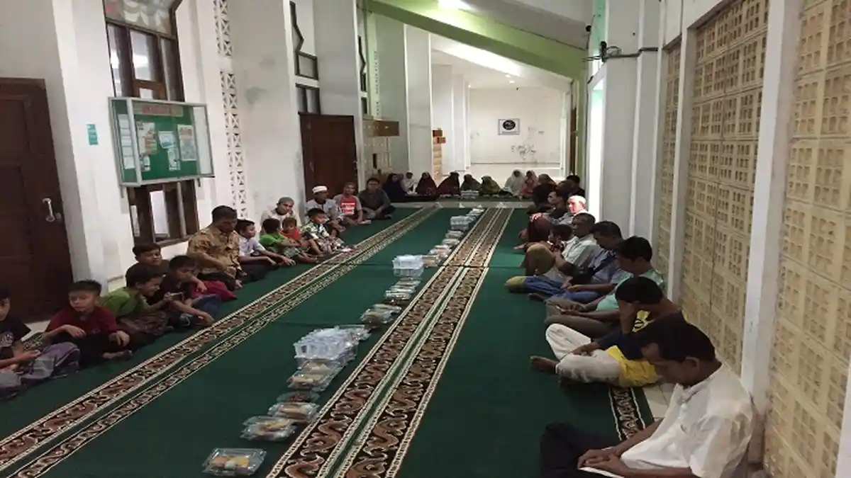 Masjid Agung Nurul Iman Sediakan Takjil Gratis Selama Ramadan, Ada 150 Porsi Takjil Setiap Harinya