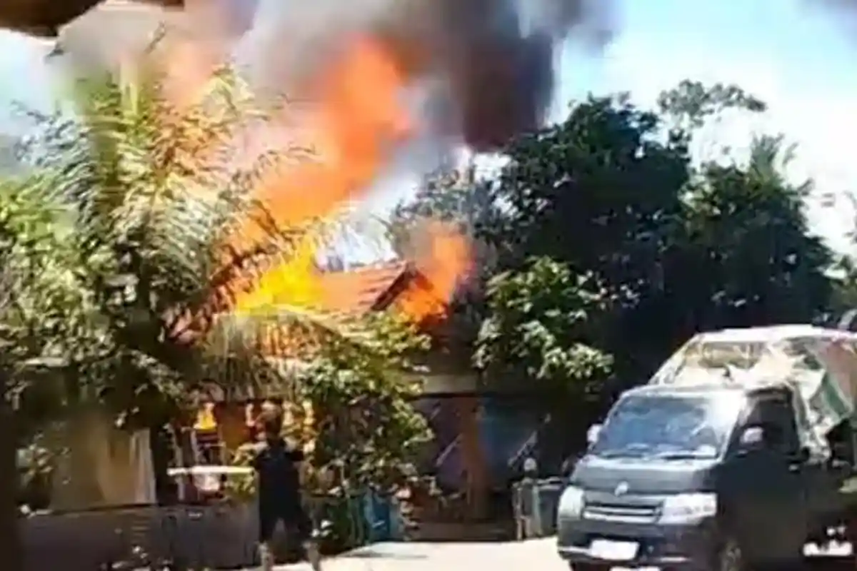 BREAKING NEWS: Kebakaran di Siang Bolong, Hanguskan Rumah Warga di Bengkulu Utara