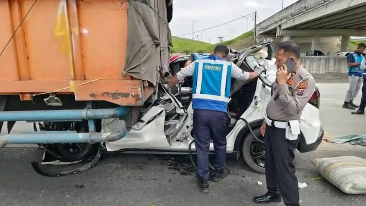 Alami Rem Blong, Truk di Lampung Hantam 19 Motor dan 2 Mobil, Satu Korban Dilarikan ke Rumah Sakit
