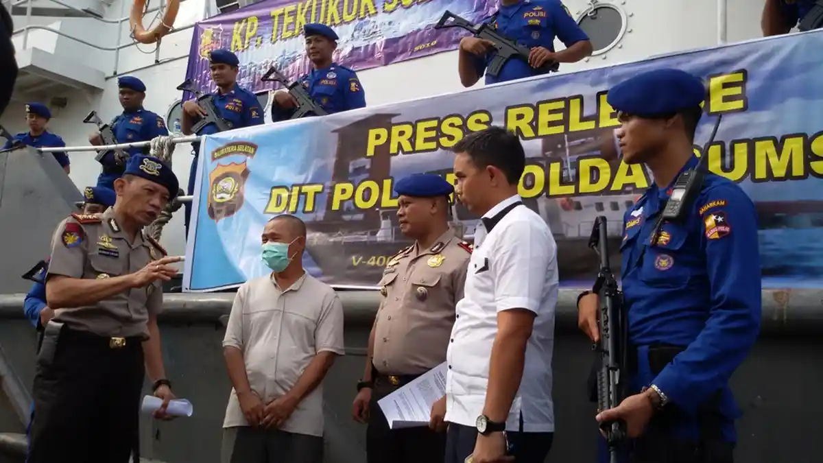 Polair Polda Sumsel Amankan Kapal Muatan 135 Ton BBM Ilegal