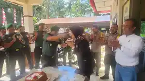 Momen-ini-menjadi-simbol-keakraban-dan-kekompakan-antara-TNI-dan-Polri-di-Padang-Sidempuan.jpg