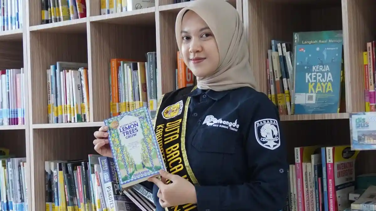 Fitri Belajar Memahami Dunia Lewat Buku