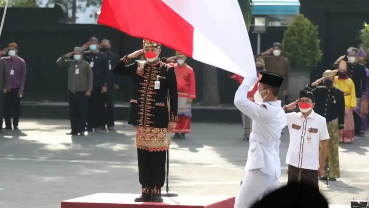 Peringatan Sumpah Pemuda di Jateng, Ganjar Pakai Baju Adat Aceh