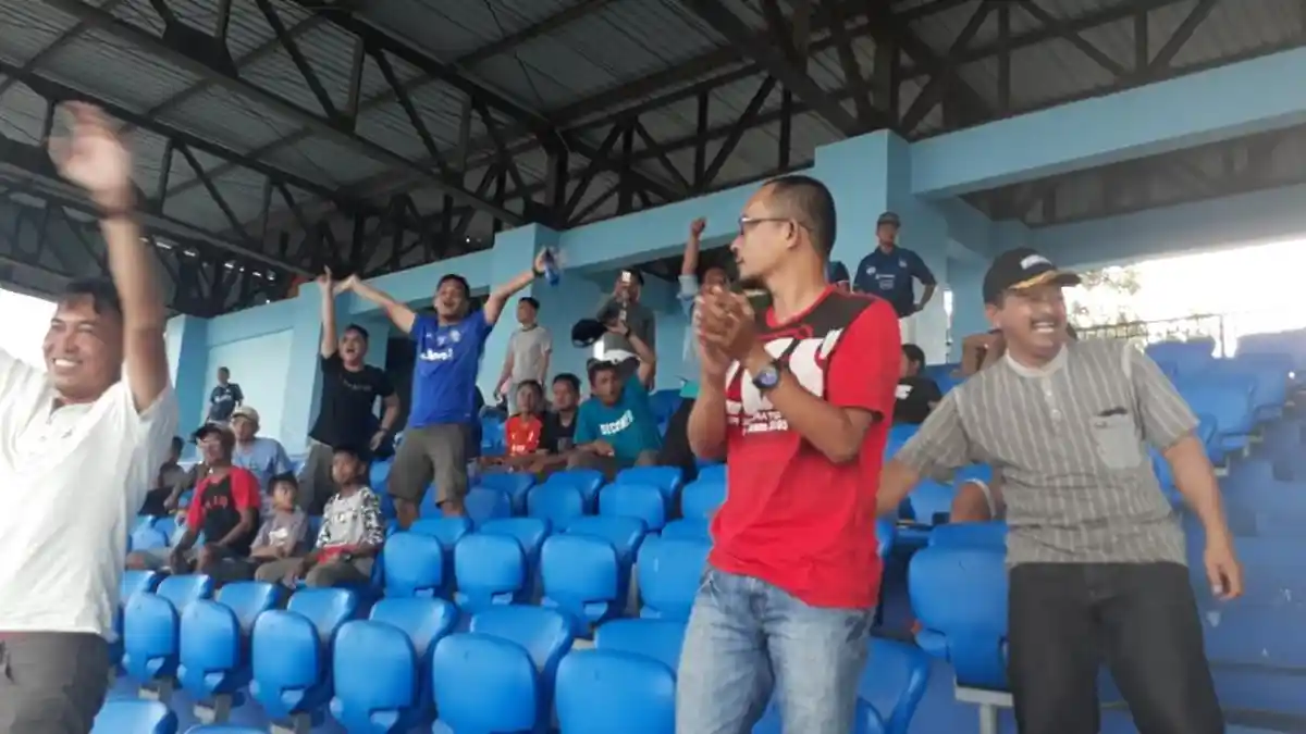 Gemuruh Suara Penonton Warnai Stadion Depati Amir Saat PS Timah Cetak Gol