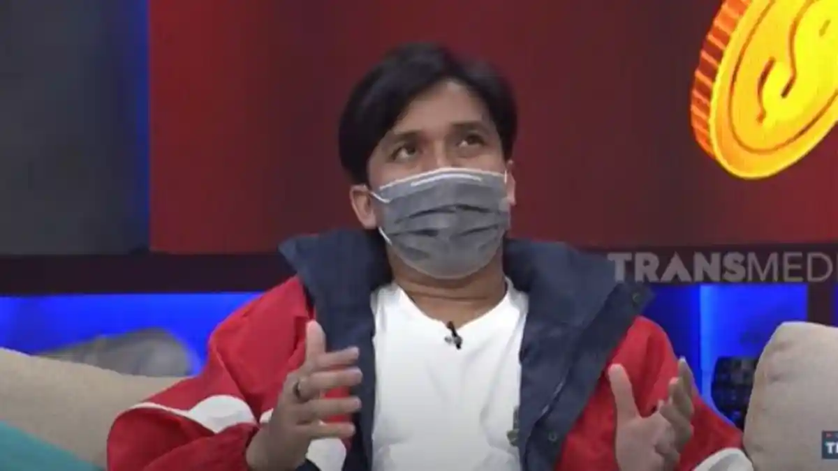 Pernah Tinggal di Rumah Kayu Sempit, Billy Syahputra Kenang Tidur Hanya Beralas Kardus & Tikar
