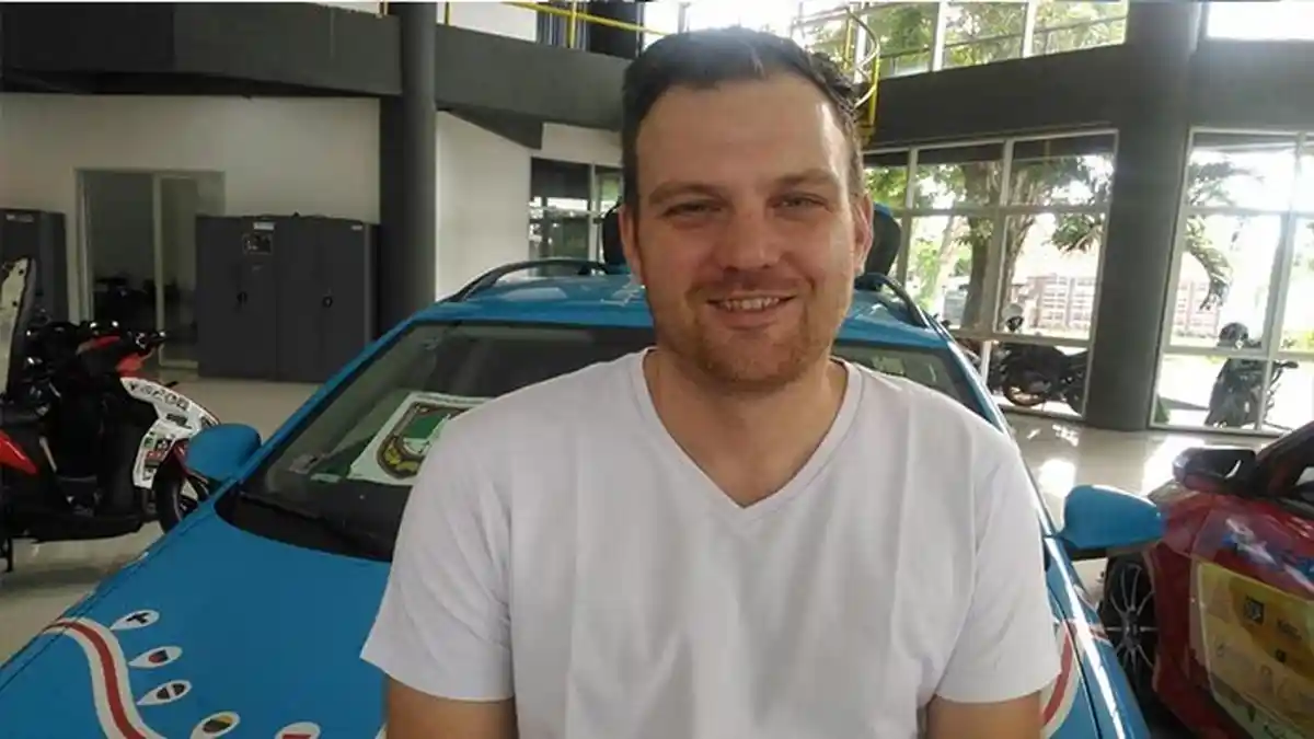 Obsesi Pemuda Belanda Keliling Dunia Pakai Mobil listrik Terpaksa Tersendat Gara-gara Ini