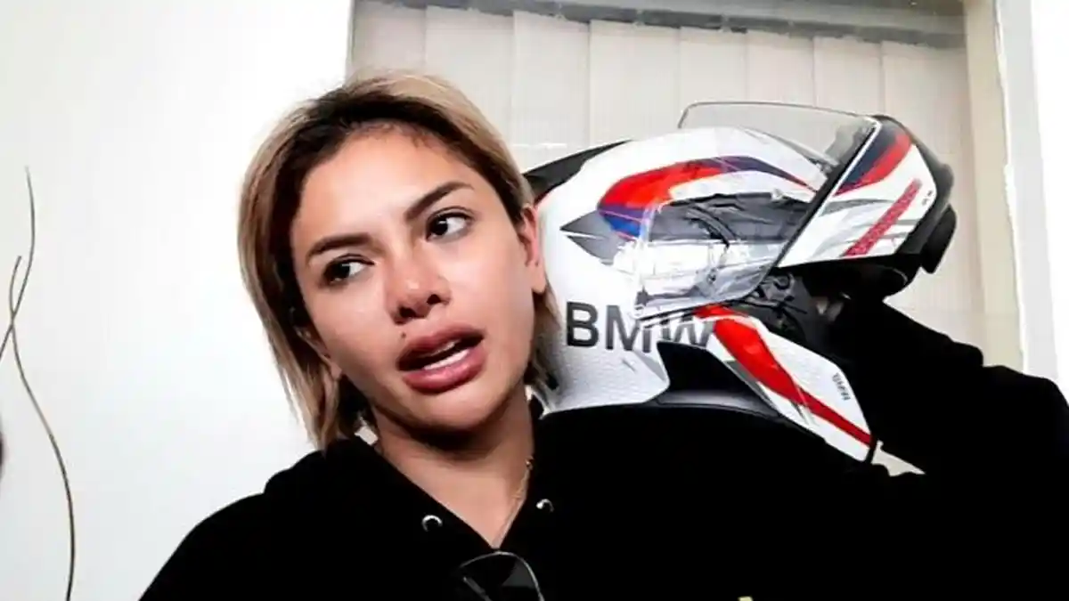 Nikita Mirzani Menangis Lihat APD Donasinya Bermanfaat, Terharu Lihat Begini Perjuangan Memakainya