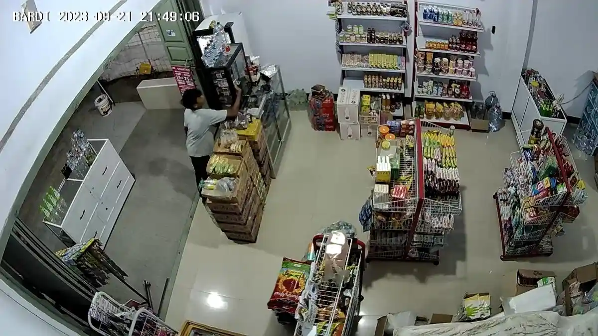 Viral Remaja Curi Rokok di Belopa Luwu, Terekam Kamera CCTV