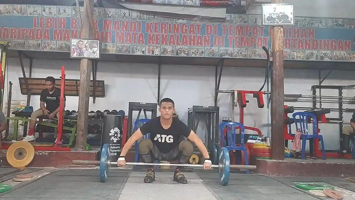Kisah Lifter Rizki Juliansyah Berjuang Lolos ke Olimpiade Paris