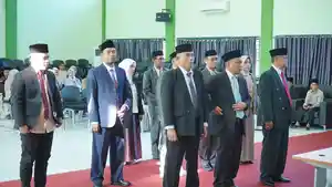 2026-06-05-Prof-Lukman-Arake-melantik-dan-mengambil-sumpah-jabatan.jpg