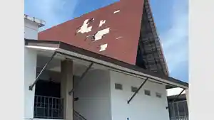 Atap-Pasar-Godean-terkelupas-akibat-Cuaca-Ekstrem.jpg