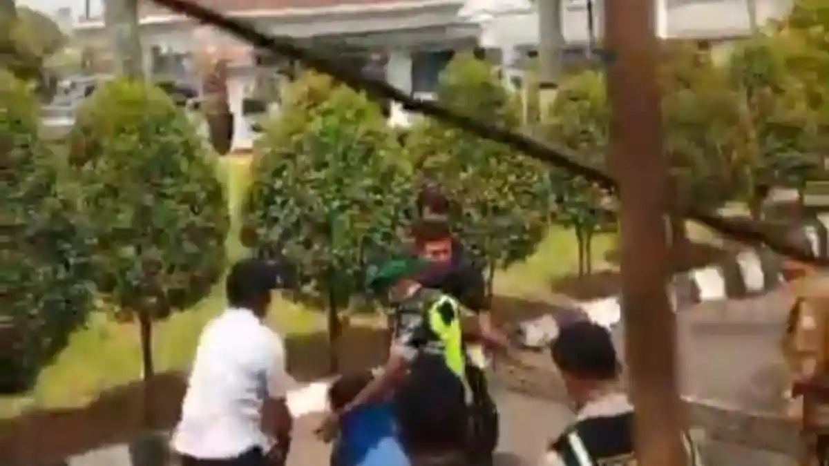 Amarah Mahasiswa Lumajang Memuncak Protes Keras UU TNI Meski Harus Terluka