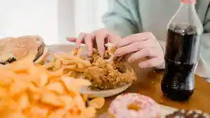 GIZI-DAN-KESEHATAN-Ilustrasi-makanan-ce.jpg
