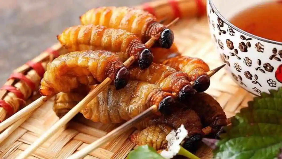 8 Kuliner Ekstrem di Indonesia, Sate Buaya hingga Ulat Sagu Khas Papua