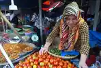 pedagang-bawang-rica-cabai-tomat-barito-di-pasar-bersehati-rabu-772021.jpg