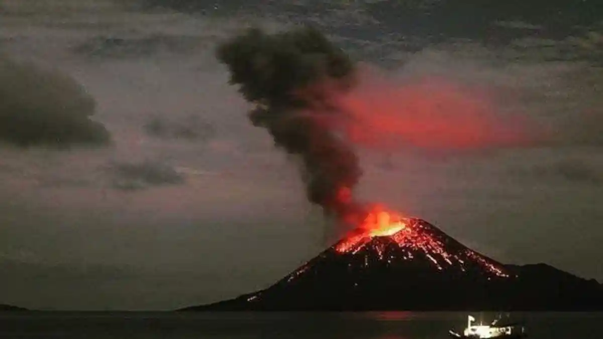 Kesaksian Warga Mendengar Dentuman Misterius Terjadi Dini Hari Setelah Gunung Anak Krakatau Meletus
