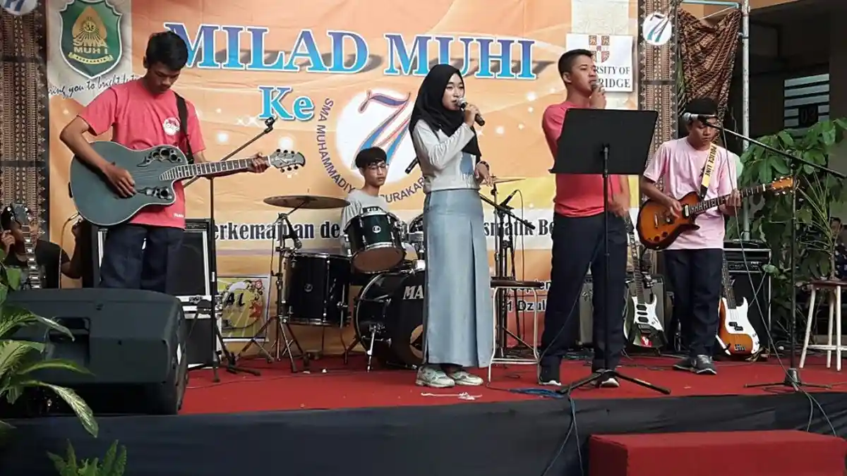 Puncak Milad ke-71, SMA Muhammadiyah 1 Solo Gelar Pentas Seni dan Gerak Jalan Jantung Sehat