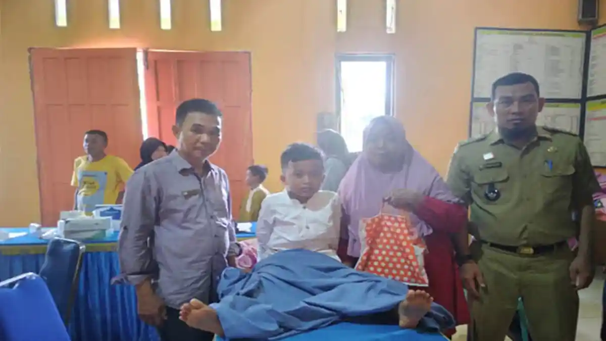 Puluhan Anak Ikuti Khitanan Massal yang Digelar Baznas Sanggau di Desa Inggis
