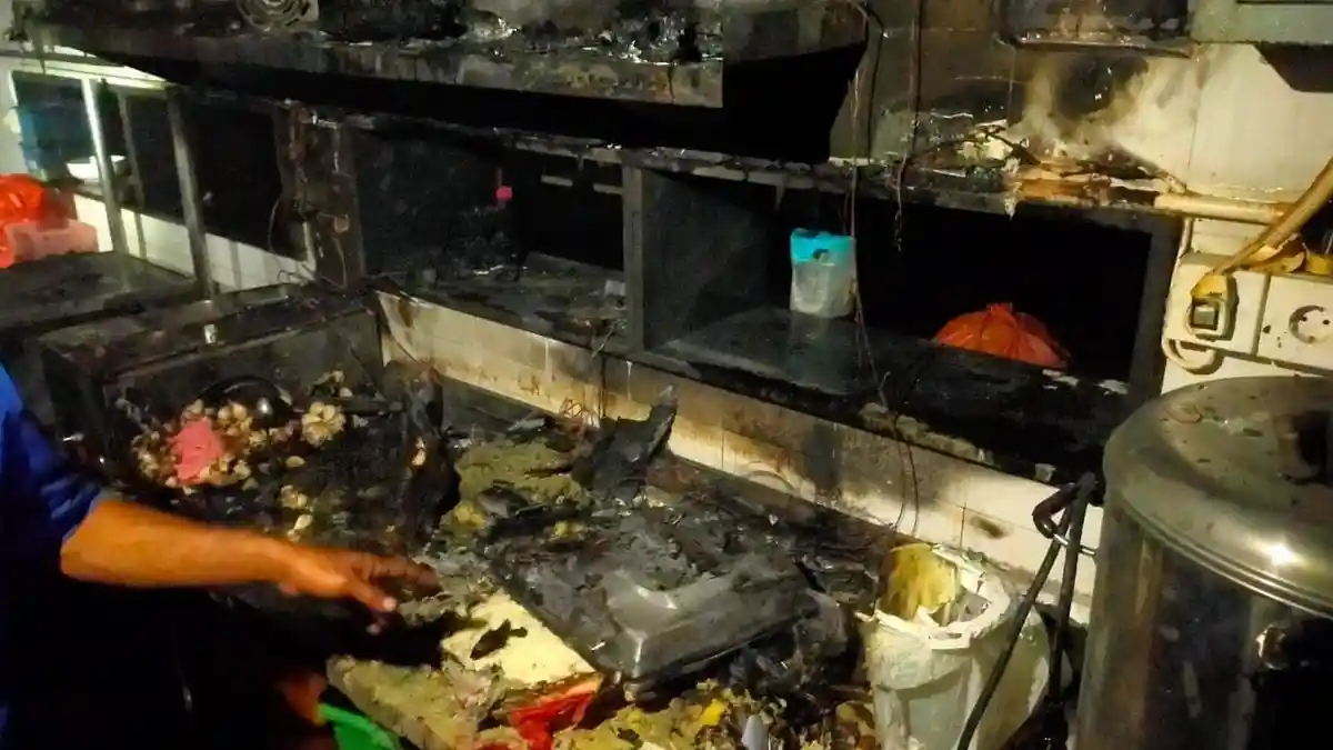 Restoran Solaria di Jati Land Mall Ternate Terbakar