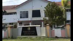 Kondisi-Gedung-DPRD-Majene-di-Keluraha.jpg