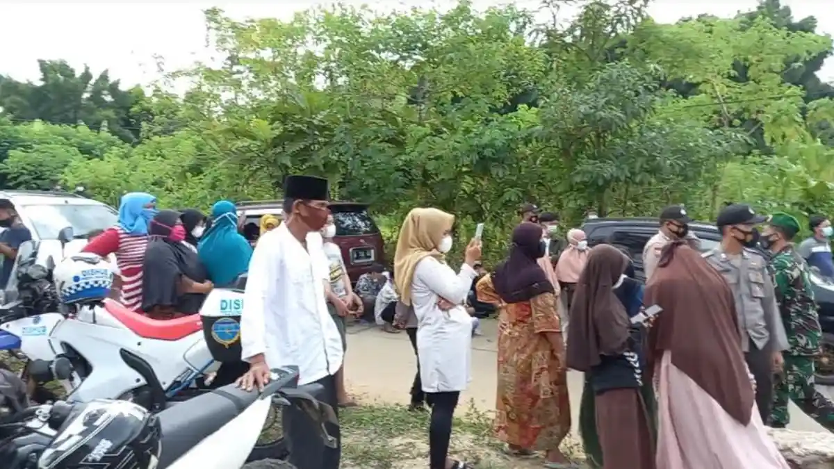 Ingin Lihat Jokowi di Peresmian Bendungan Sindang Heula, Warga Rela Tempuh Jarak 11 Km