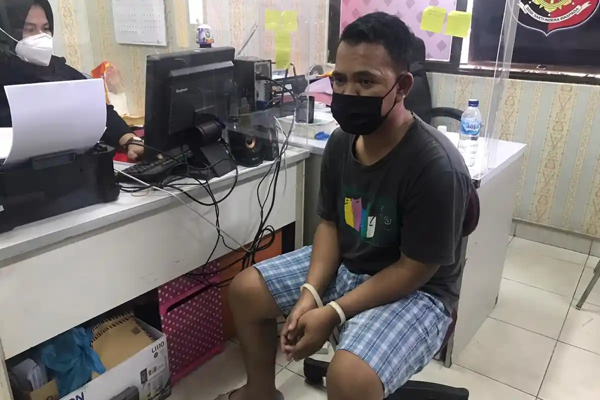 Sambil Berdiri Dwiki Tendang Bayinya yang Terlelap Tidur Hingga Kakinya Patah, 3 Bulan Tak Diobati