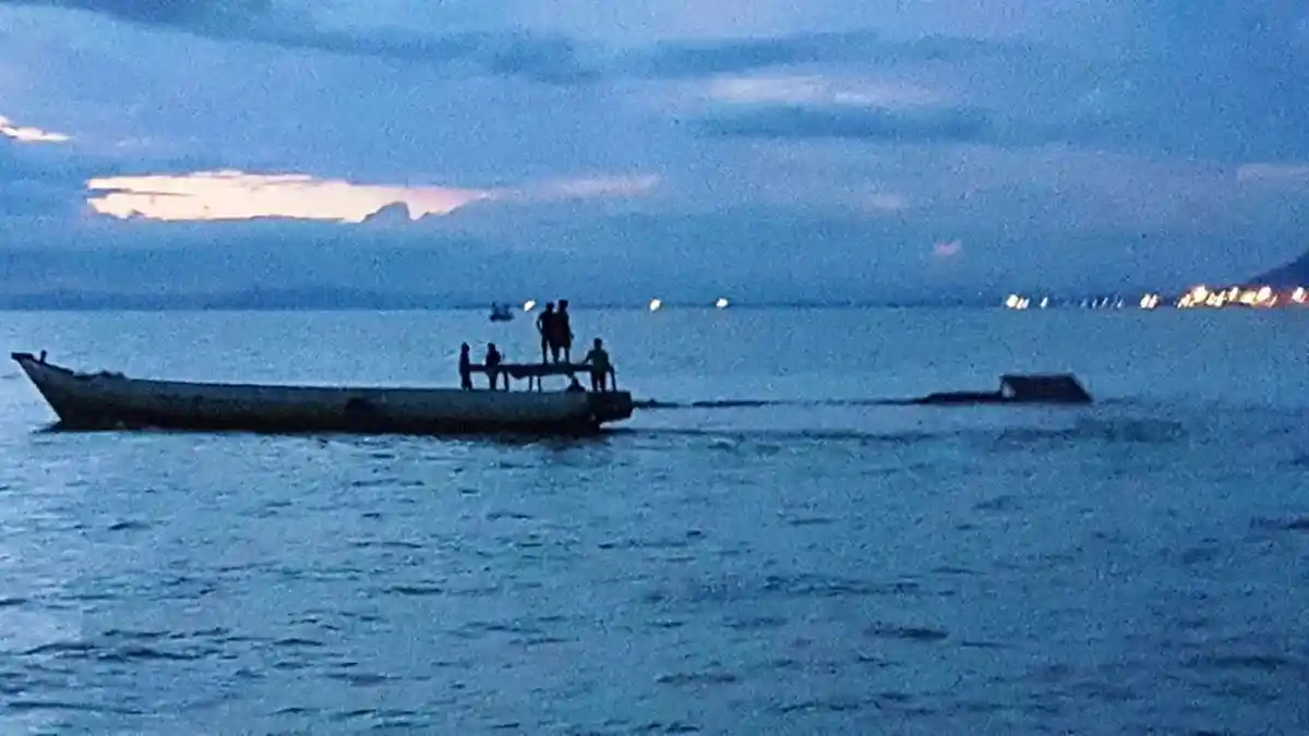 Kapal Sembako Asal Malaysia Karam Diterjang Ombak