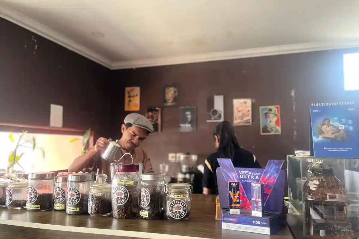 Di Tengah Harum Kopi Bajawa, Terselip Kekhawatiran akan Masa Depannya