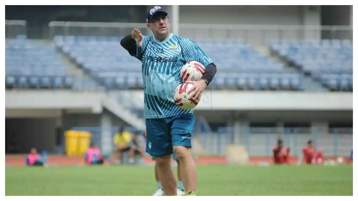 Robert Alberts Buka Suara soal Banyaknya Rumor Calon Pemain Asing Baru Persib Bandung, Sudah Deal?